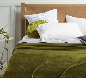 Accessorize Super Soft Blanket Queen/King Mossy Road

Indulge in ultimate comfort with the Accessorize Super Soft Blanket! Made for queen and king-sized beds, the Mossy Road design adds a touch of nature to your bedroom. Its luxurious feel and cozy warmth will have you snuggled up in no time. Perfect for a peaceful and relaxing night's sleep