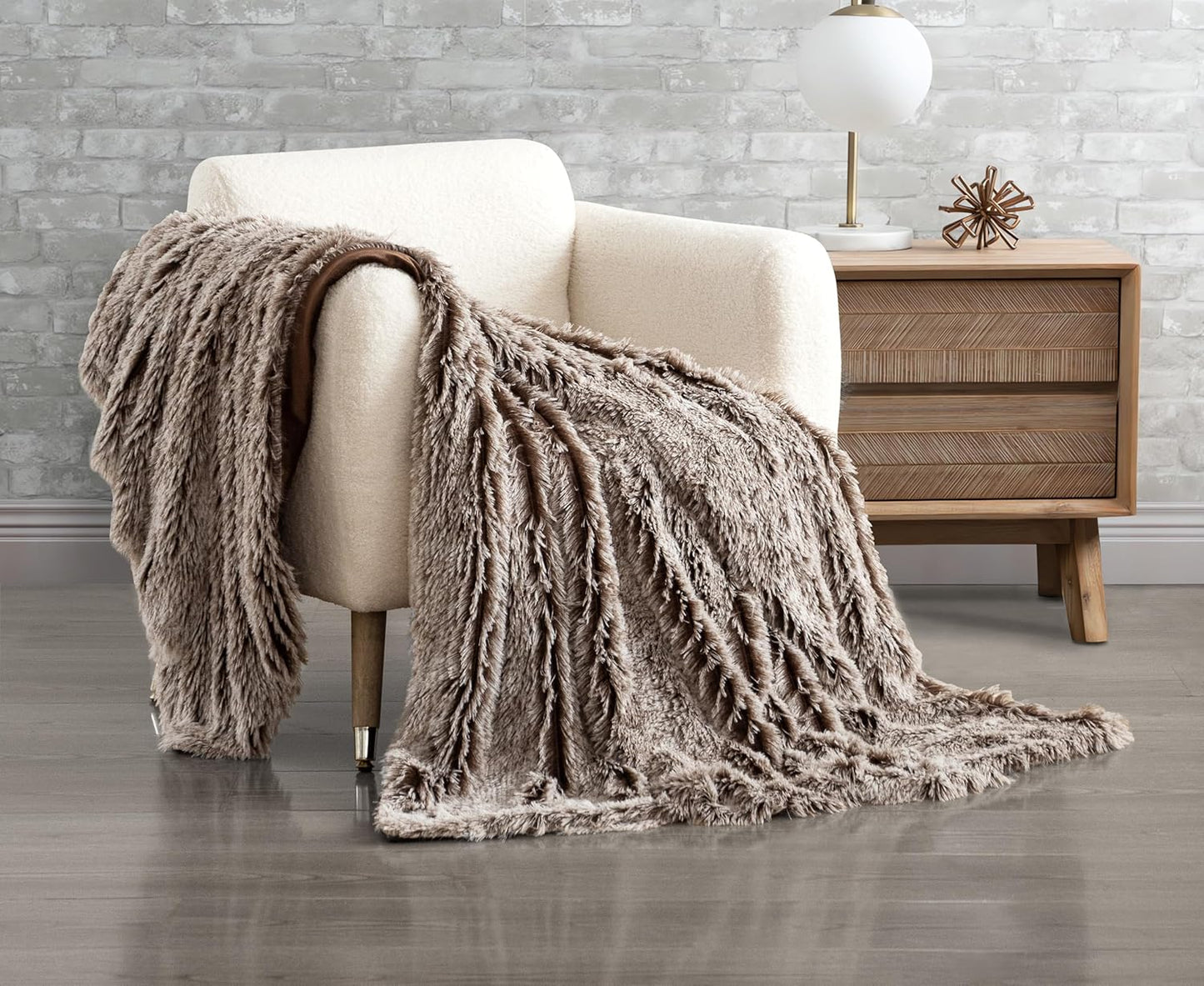 Double-Sided Faux Fur Shaggy Throw Blanket - Chestnut

Indulge in ultimate comfort and luxury with our Double Sided Faux Fur Shaggy Throw Blanket in a rich chestnut color. Made with super soft materials, this blanket is perfect for snuggling up on the couch or adding a touch of elegance to your bed. Relax and feel pampered with every use