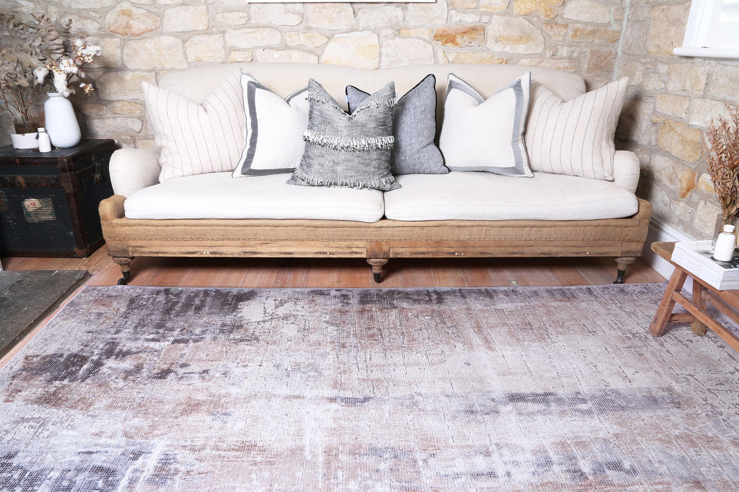 vintage-crown-leopold-ash-ivory-distressed-vintage-rug 240X330