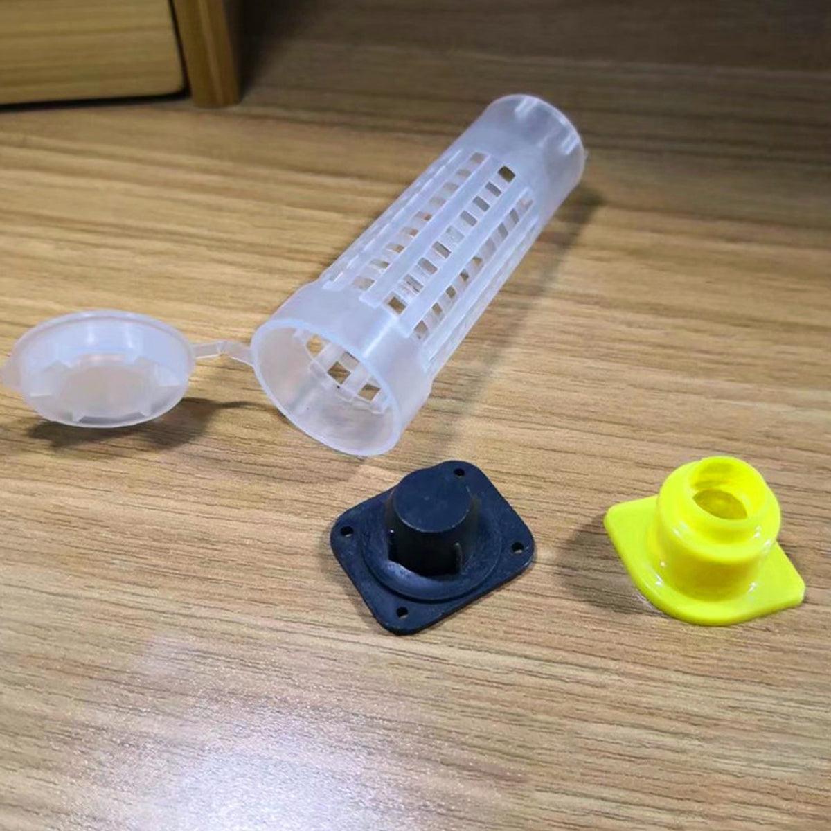 Plastic container with a lid and two additional components on a wooden surface