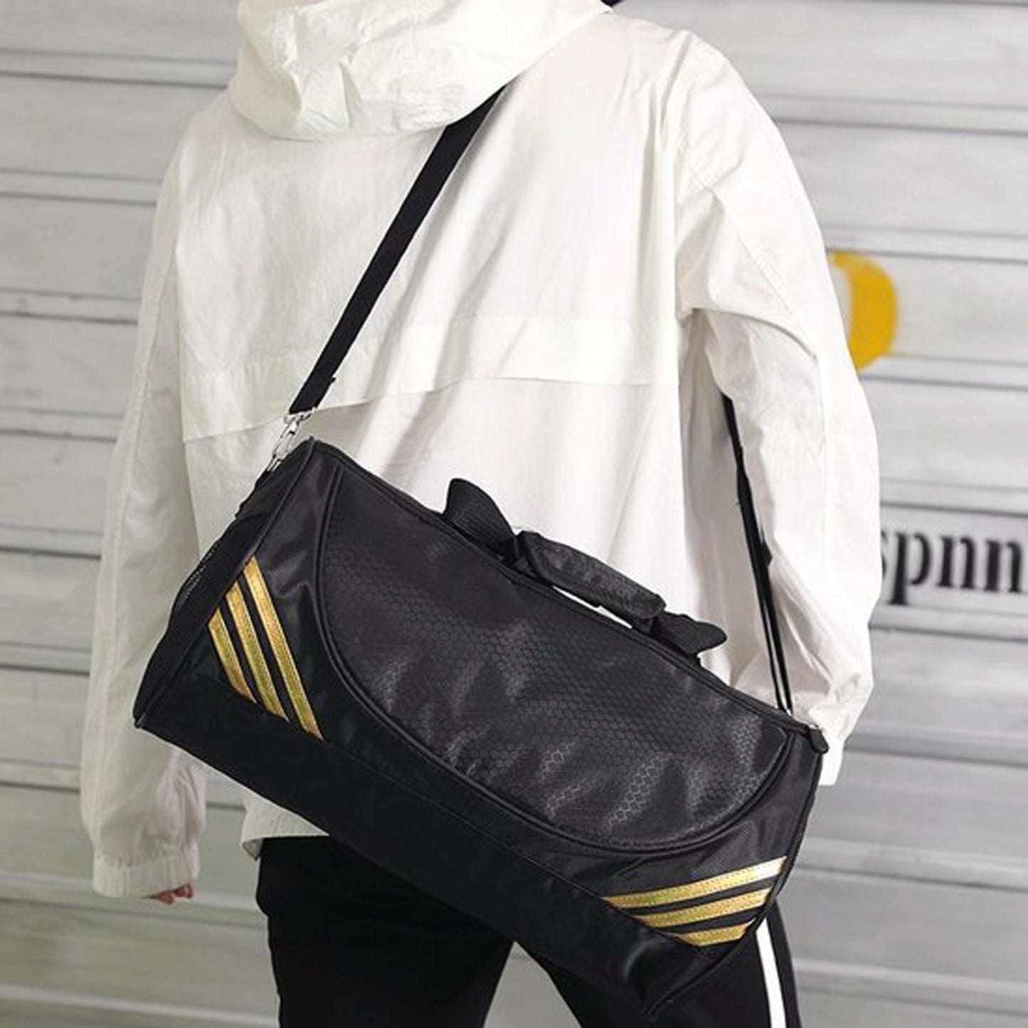 Versatile Gym Bag for Active Travel and Leisure - Gold