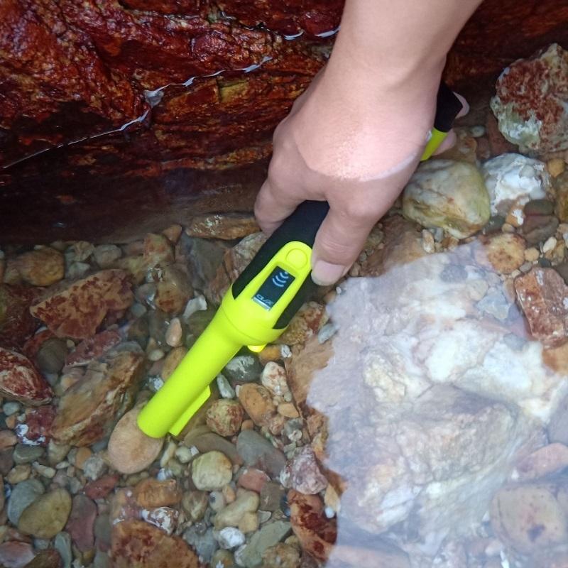 Waterproof Handheld Metal Detector with Lcd Display - Fluorescent Green