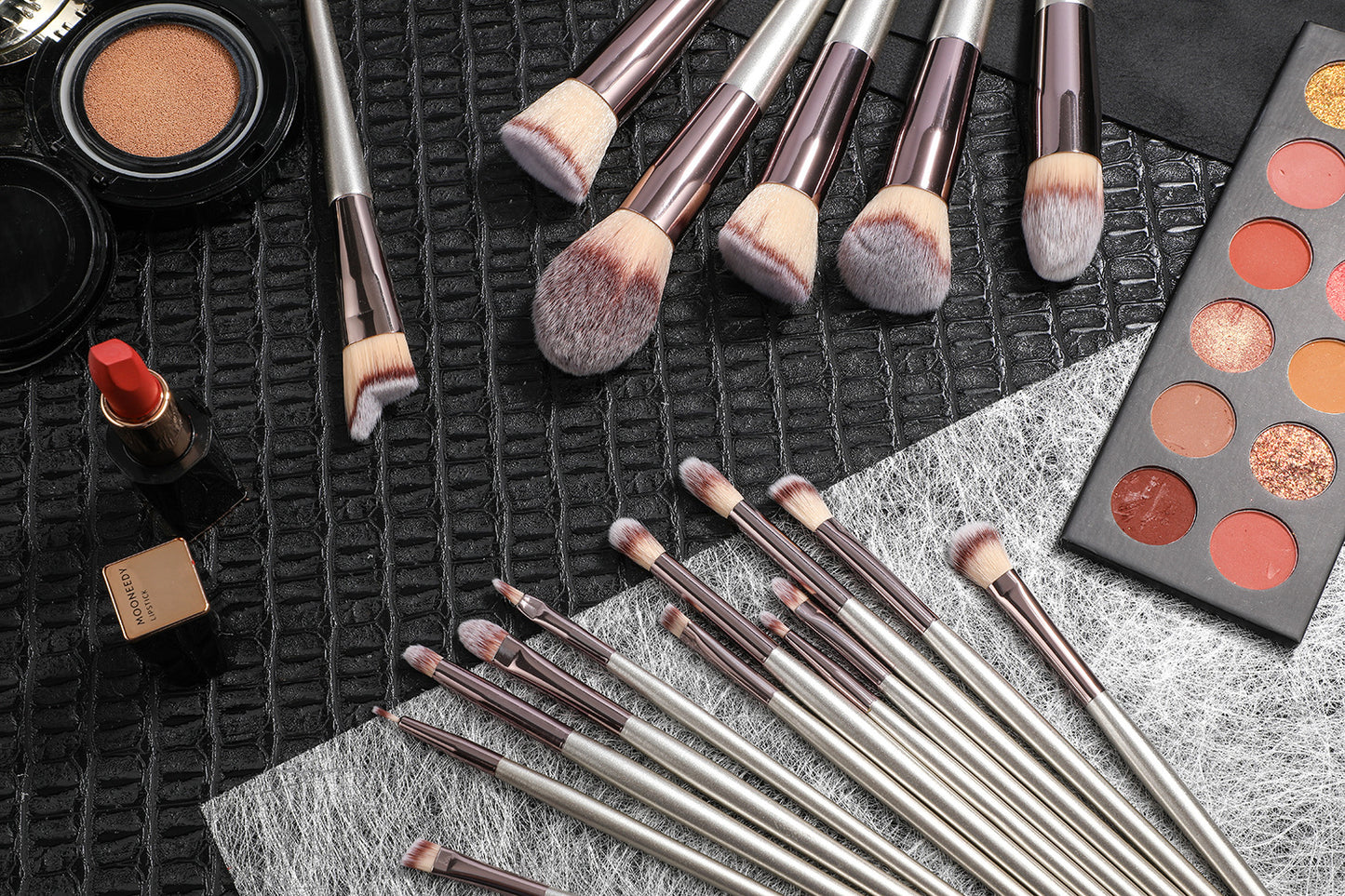 Beige 18-Piece Makeup Brush Set - Professional