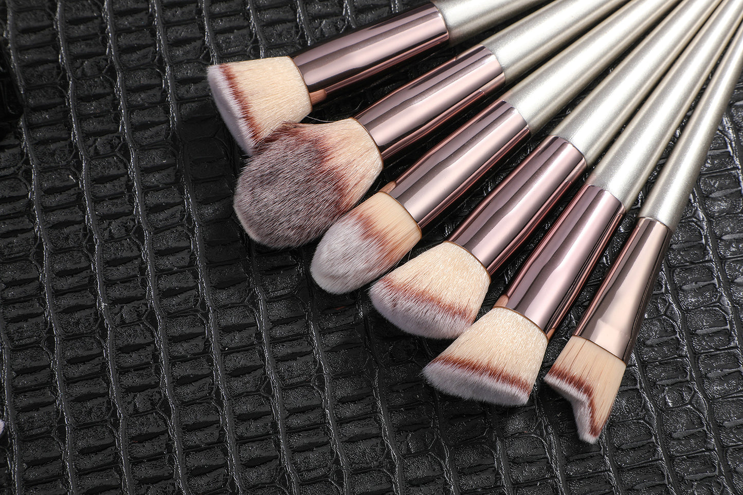 Beige 18-Piece Makeup Brush Set - Professional