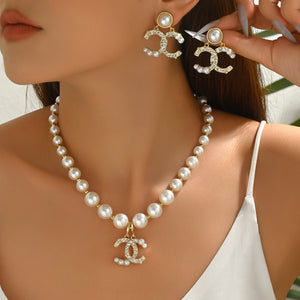 Elegant Women's Jewelry Set – Geometric C-Shape Pendant Necklace with Pearl Chain and Matching Earrings